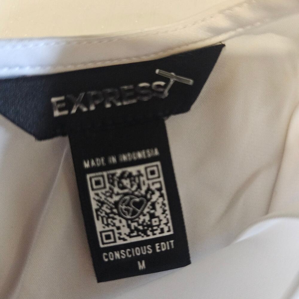 Express Basic White Minimalist Top Pleated Shoulder Short Sleeve Women's M 3582 - Picture 3 of 7